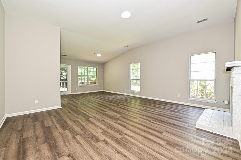 Property image 3 at 11621 Chadburn Lane, Charlotte, NC 28215