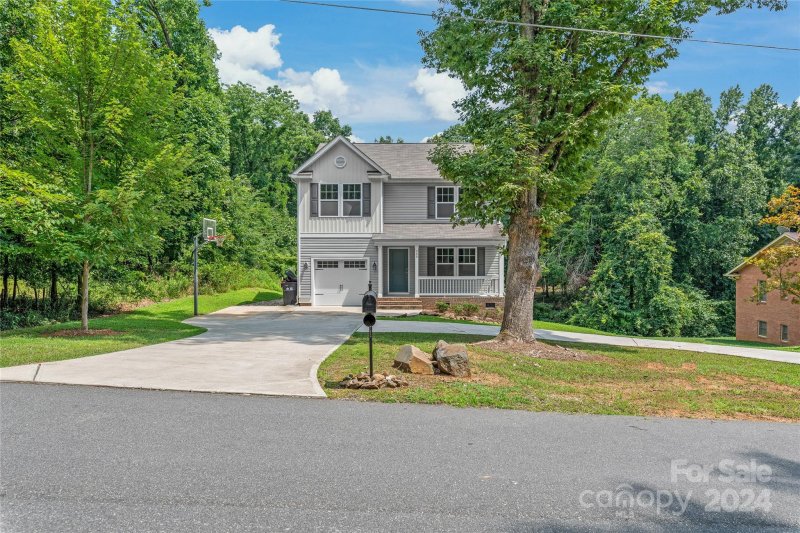 Property image 2 at 400 Beverly Circle, Charlotte, NC 28270