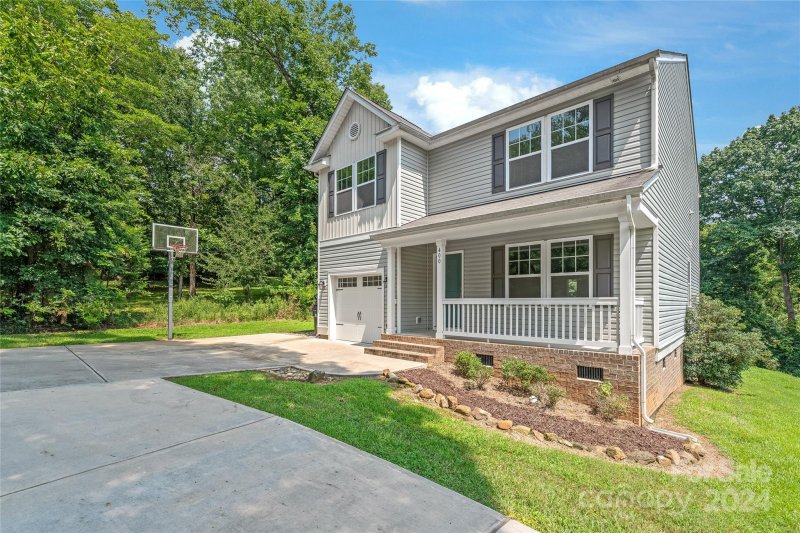 Property image 4 at 400 Beverly Circle, Charlotte, NC 28270