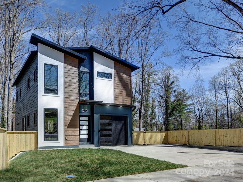 Property image 2 at 715 Knollwood Drive, Hendersonville, NC 28791