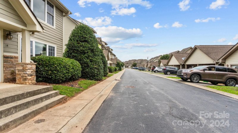 Property image 3 at 14 Rotunda Circle, Asheville, NC 28806