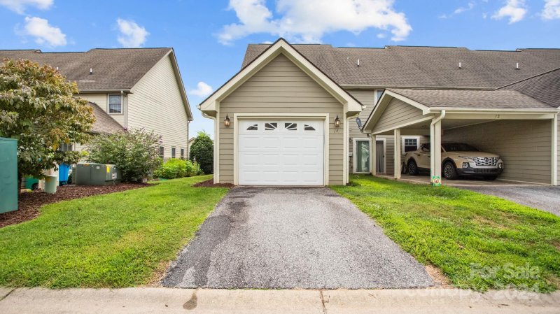 Property image 4 at 14 Rotunda Circle, Asheville, NC 28806