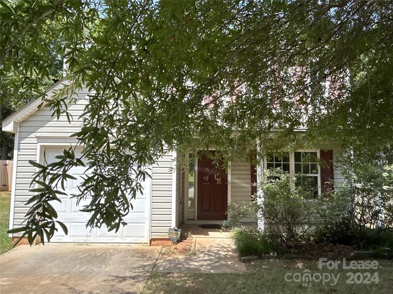 Property image 2 at 947 Grass Hollow Court, Charlotte, NC 28216