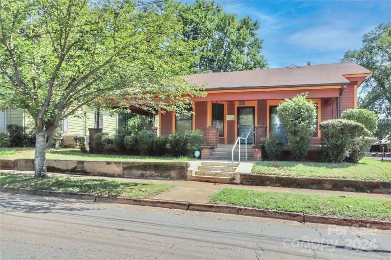 Property image 2 at 625 S Race Street, Statesville, NC 28677
