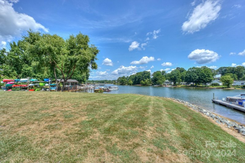 Property image 2 at 104 Pier 33 Drive, Mooresville, NC 28117