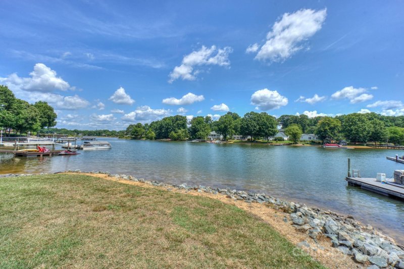 Property image 3 at 104 Pier 33 Drive, Mooresville, NC 28117