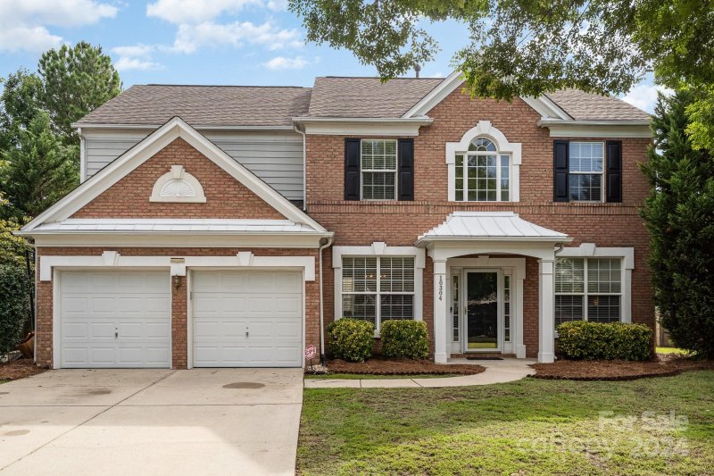 Property image 2 at 10304 Scotch Pine Circle, Charlotte, NC 28262