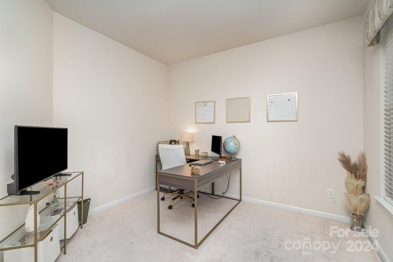 Property image 4 at 10304 Scotch Pine Circle, Charlotte, NC 28262