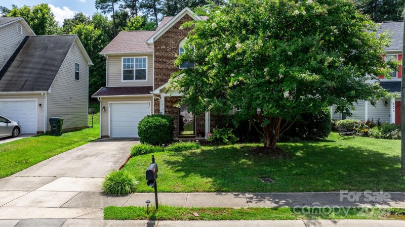 Property image 2 at 813 Raindrops Road, Gastonia, NC 28054