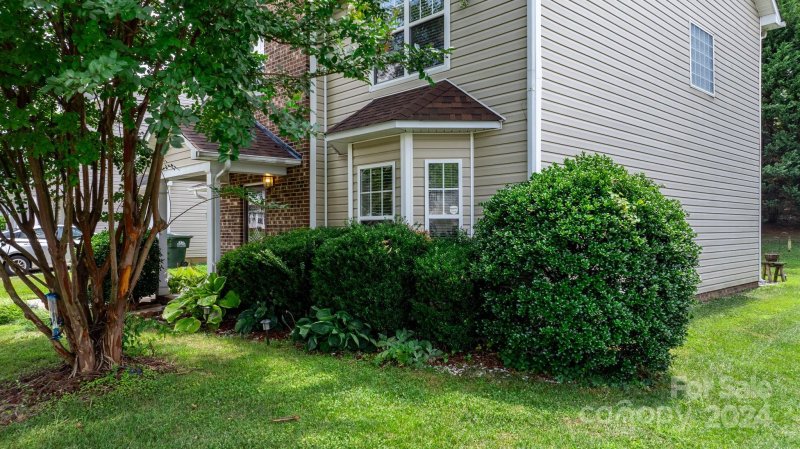 Property image 4 at 813 Raindrops Road, Gastonia, NC 28054