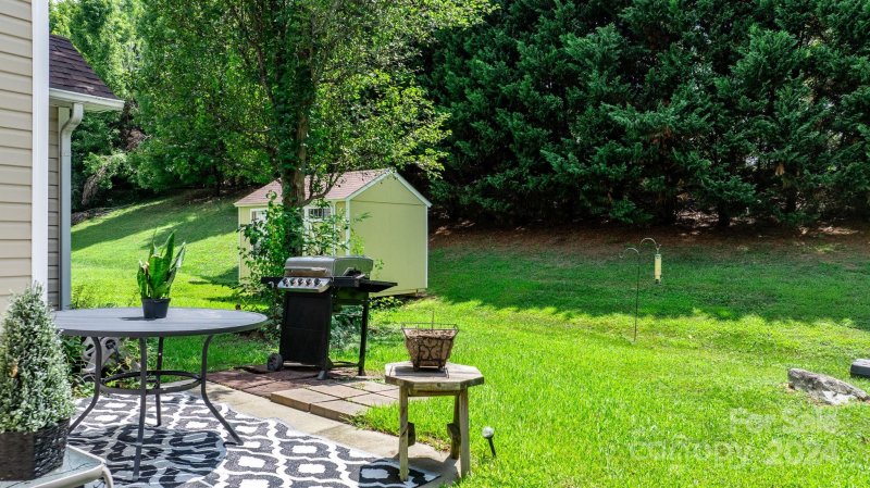 Property image 5 at 813 Raindrops Road, Gastonia, NC 28054