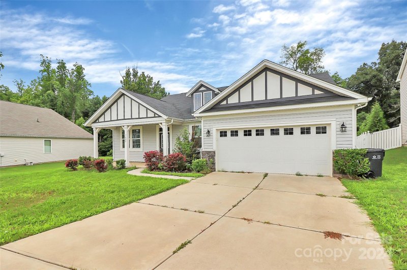 Property image 2 at 7625 Meridale Forest Drive, Charlotte, NC 28269