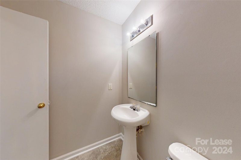 Property image 3 at 2024 Pimpernel Road, Charlotte, NC 28213