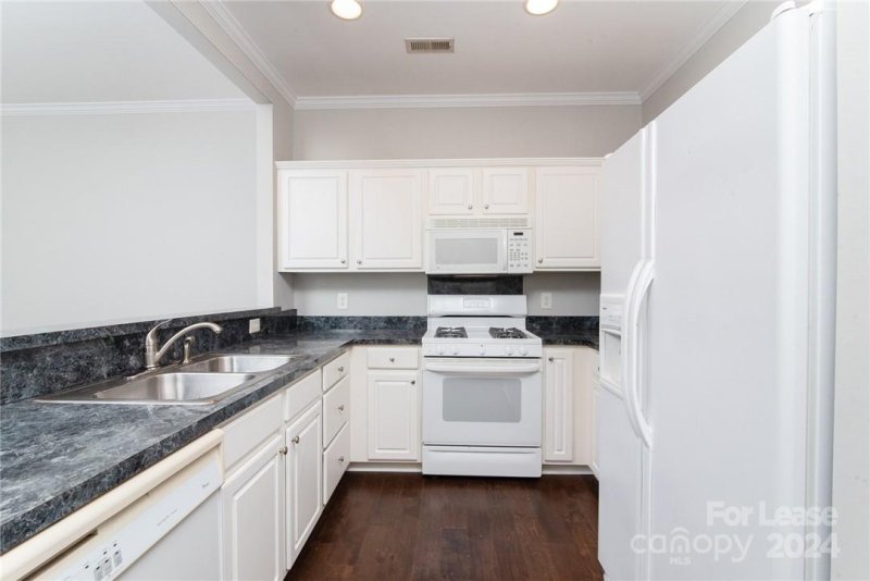 Property image 5 at 14925 Scothurst Lane, Charlotte, NC 28277