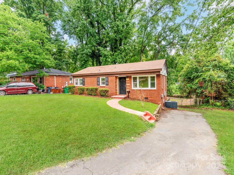 Property image 2 at 4206 Welling Avenue, Charlotte, NC 28208