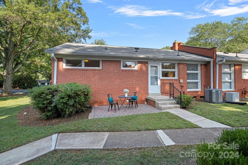 Property image 2 at 4207 Cheltenham Road, Charlotte, NC 28211