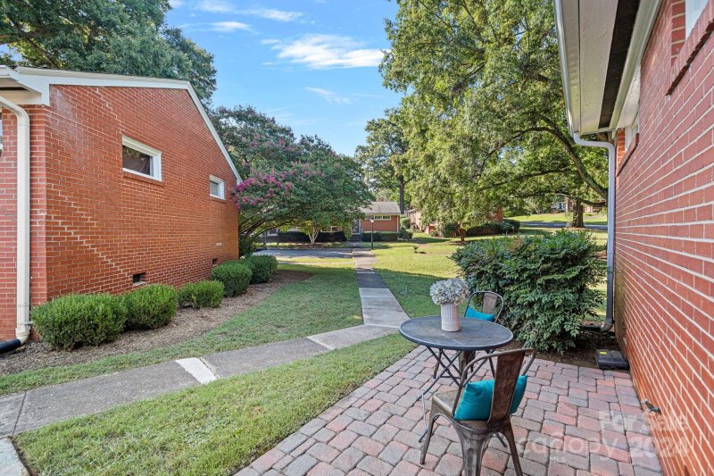 Property image 4 at 4207 Cheltenham Road, Charlotte, NC 28211