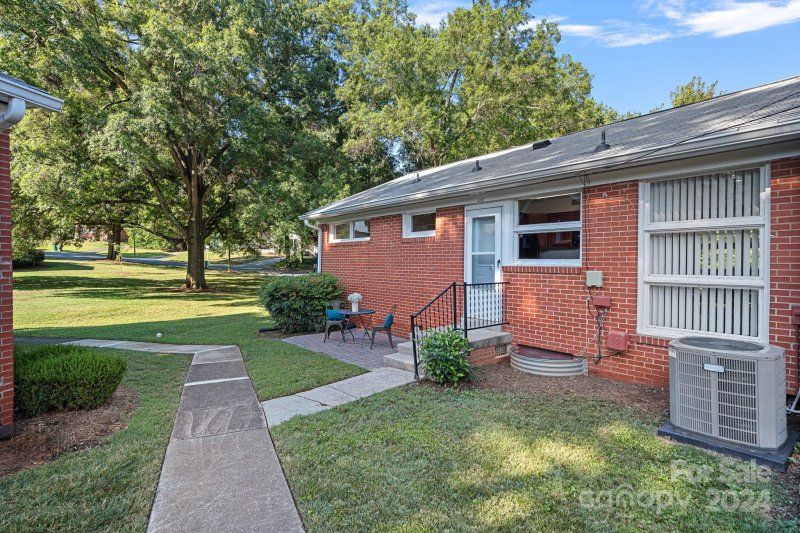 Property image 5 at 4207 Cheltenham Road, Charlotte, NC 28211