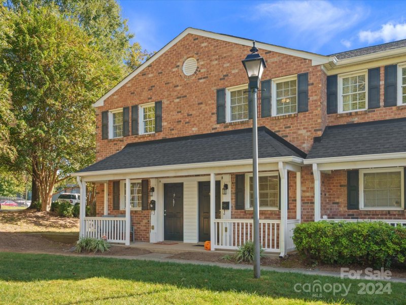 Property image 2 at 1344 Green Oaks Lane, Charlotte, NC 28205