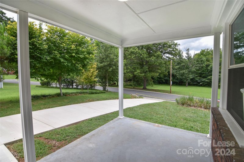 Property image 5 at 619 Dewolfe Street, Charlotte, NC 28208