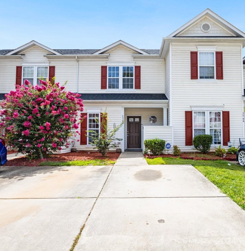 1748 Holliford Court