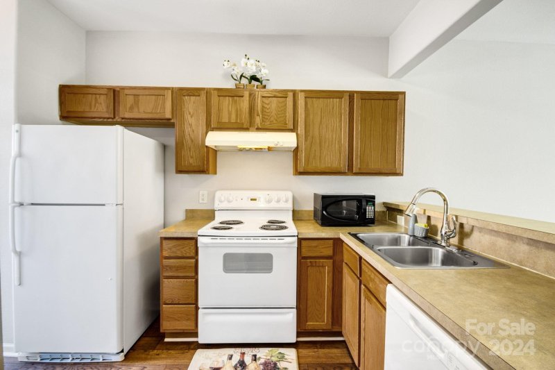 Property image 4 at 1748 Holliford Court, Charlotte, NC 28215