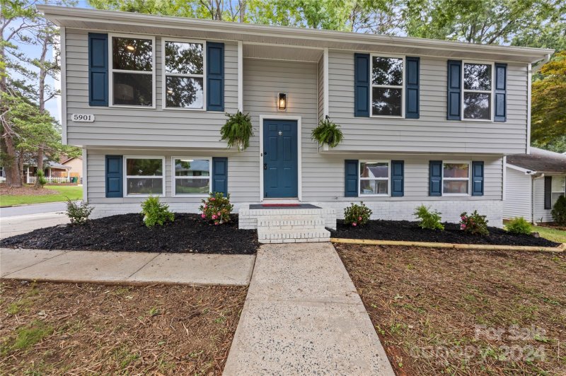 Property image 2 at 5901 Sunset Chase Lane, Charlotte, NC 28212