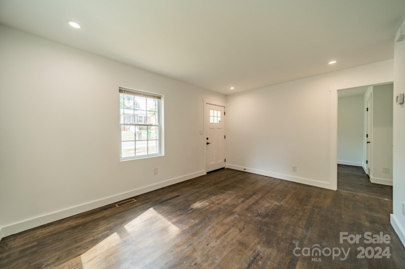 Property image 4 at 616 Chicago Avenue, Charlotte, NC 28203