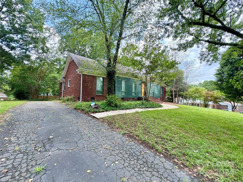 Property image 2 at 1616 Bonnie Lane, Charlotte, NC 28213