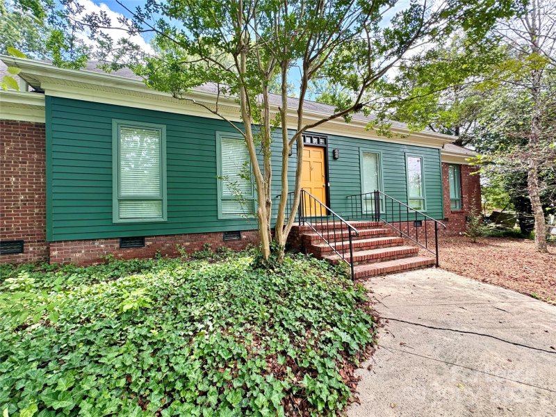 Property image 3 at 1616 Bonnie Lane, Charlotte, NC 28213