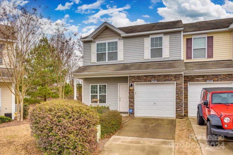 Property image 2 at 13815 Singleleaf Lane, Charlotte, NC 28278