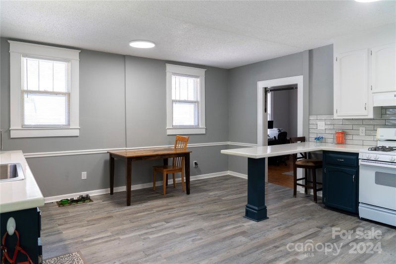 Property image 4 at 406 W 6th Avenue, Gastonia, NC 28052