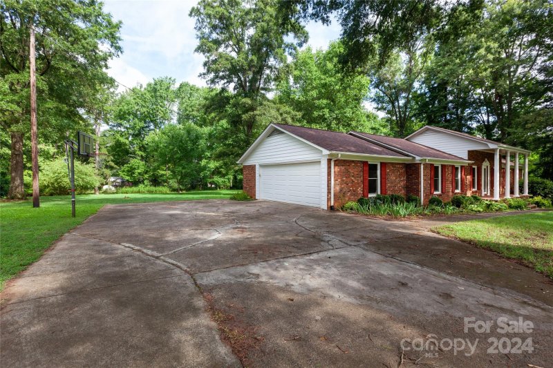 Property image 2 at 4528 Whispering Oaks Drive, Charlotte, NC 28213