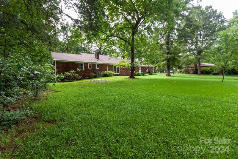 Property image 3 at 4528 Whispering Oaks Drive, Charlotte, NC 28213