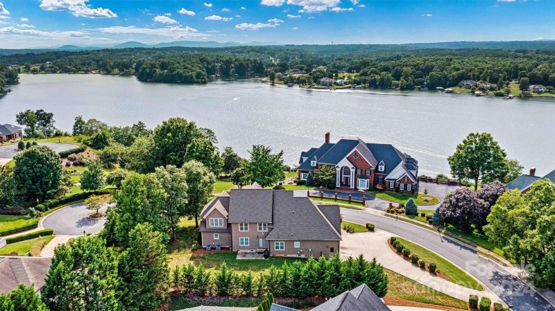 Property image 4 at 3831 8th Street Place, Hickory, NC 28601