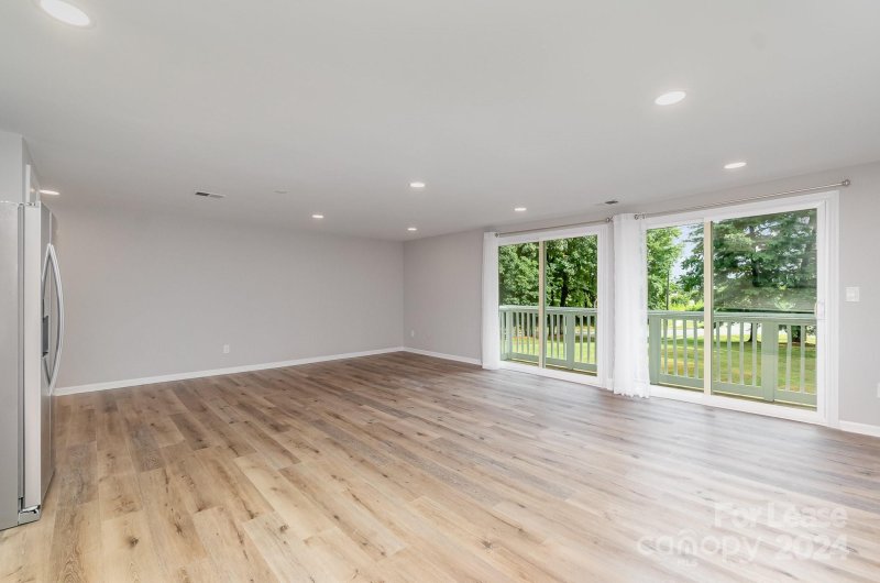 Property image 3 at 1645 Arlyn Circle, Charlotte, NC 28213