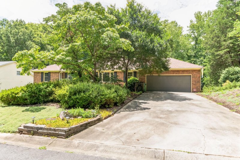 Property image 3 at 7327 Leesburg Road, Charlotte, NC 28215