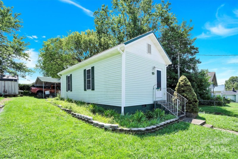 Property image 3 at 141 14th Street, Hickory, NC 28602