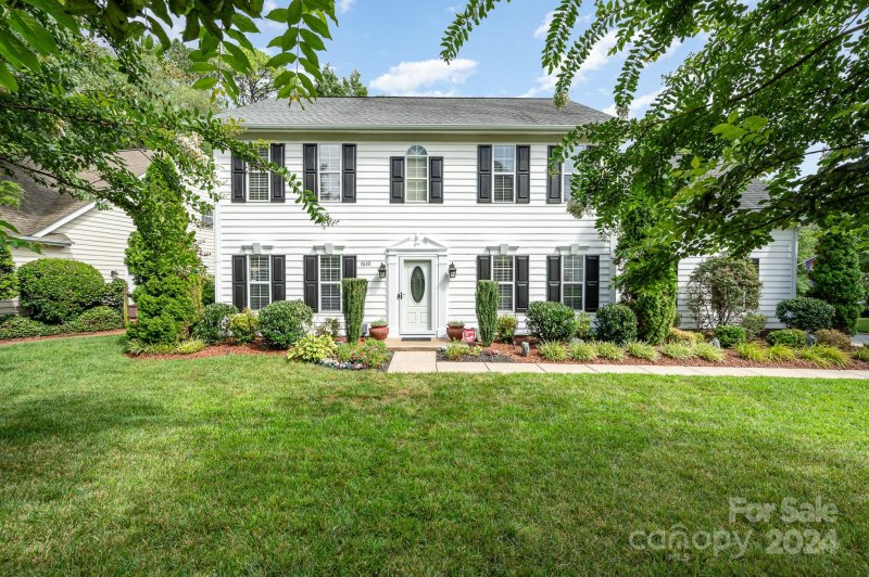 Property image 4 at 7620 Claiborne Woods Road, Charlotte, NC 28216