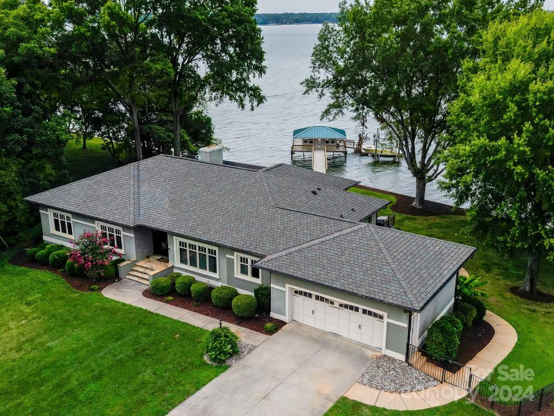 Property image 5 at 304 Lakeshore Drive, Mooresville, NC 28117