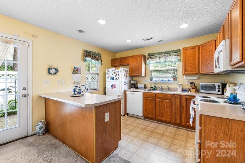 Property image 4 at 8106 Rudolph Road, Charlotte, NC 28216