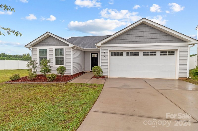 Property image 2 at 4114 Robinson Park Drive, Charlotte, NC 28215