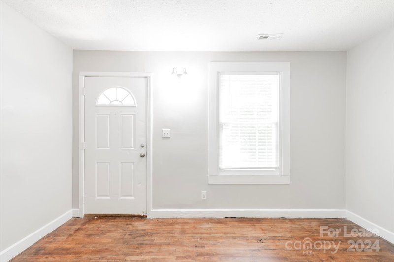 Property image 4 at 2517 Hemphill Street, Charlotte, NC 28208