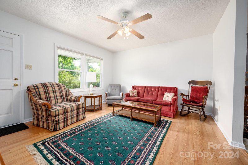 Property image 2 at 6 Guinevere Court, Asheville, NC 28806