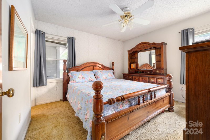 Property image 4 at 6 Guinevere Court, Asheville, NC 28806