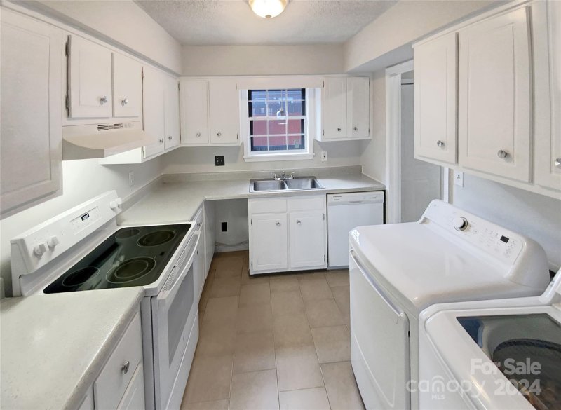 Property image 3 at 5807 Hunting Ridge Lane, Charlotte, NC 28212