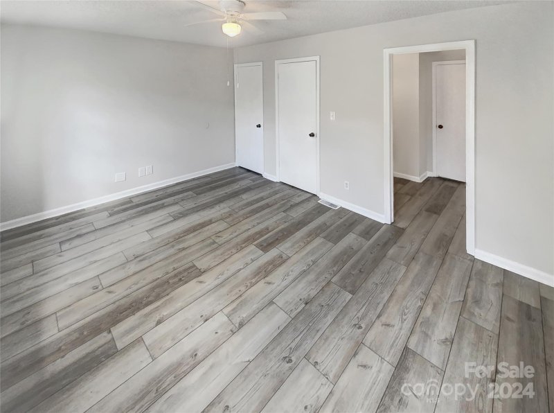 Property image 4 at 5807 Hunting Ridge Lane, Charlotte, NC 28212