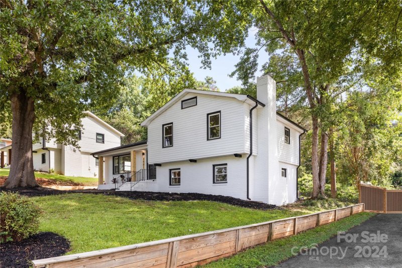 Property image 2 at 7501 Briardale Drive, Charlotte, NC 28212