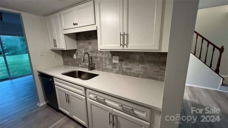 Property image 2 at 9408 Lexington Circle, Charlotte, NC 28213