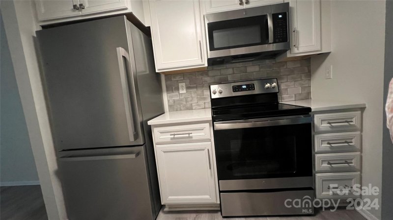 Property image 3 at 9408 Lexington Circle, Charlotte, NC 28213